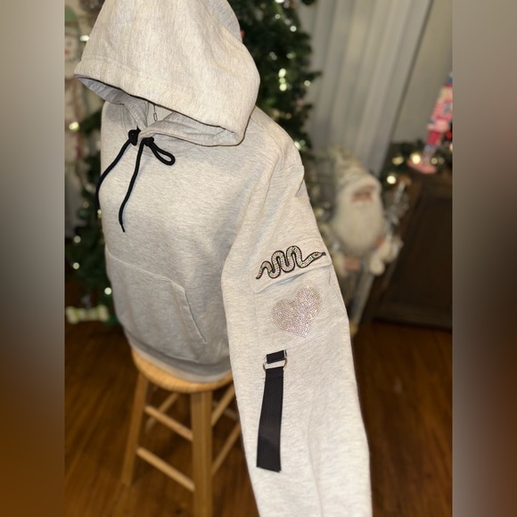 ☃️BOGO50%☃️🆕🐍EXPRESSED SOCIETY: GREY Pullover Hoodie w/Crystal Snake & Heart MED - Picture 8 of 17
